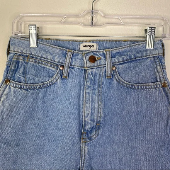 Wrangler Wanderer High Rise Women's Shorts 26x34 Light Wash Raw Hem Distressed - Picture 2 of 11